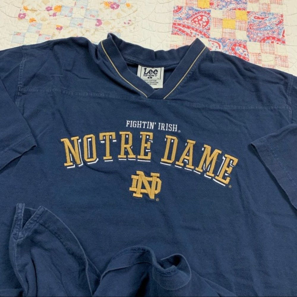 015 - VINTAGE OVERSIZED UNIVERSITY OF NOTRE DAME T SHIRT